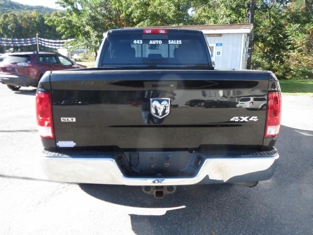 RAM 1500 SLT 4x4 Crew Cab 6'4" Box 2017