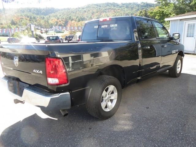 RAM 1500 SLT 4x4 Crew Cab 6'4" Box 2017