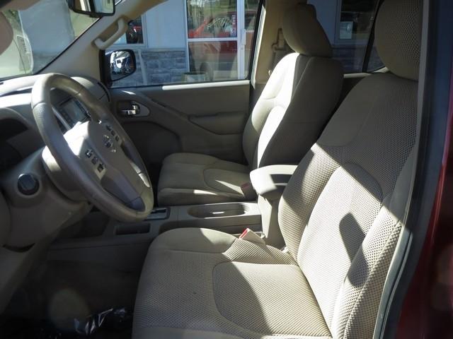 Nissan Frontier 4WD Crew Cab LWB Auto SV 2016
