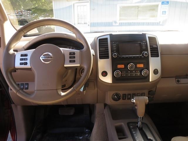 Nissan Frontier 4WD Crew Cab LWB Auto SV 2016