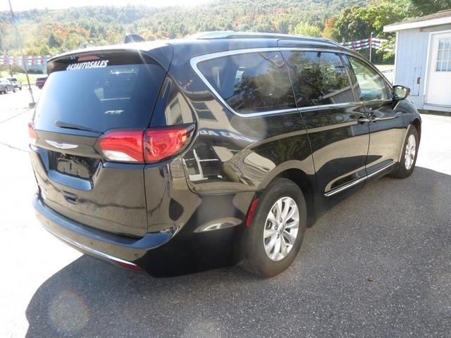Chrysler Pacifica Touring L FWD 2018
