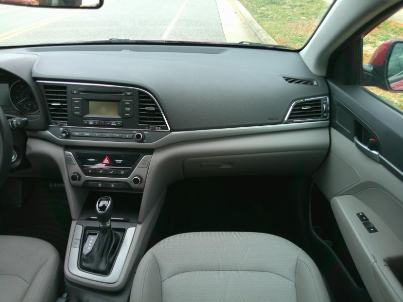 Hyundai Elantra SE 6AT 2017