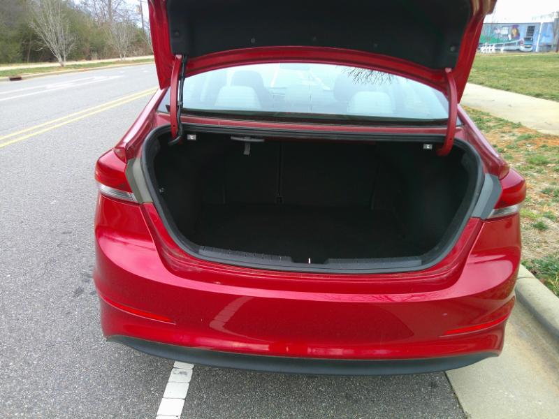 Hyundai Elantra SE 6AT 2017