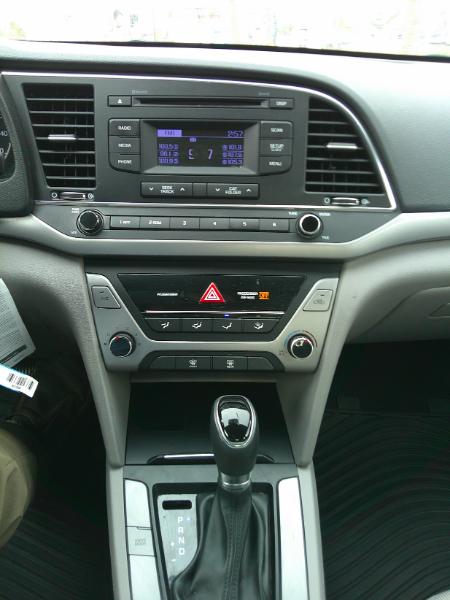 Hyundai Elantra SE 6AT 2017