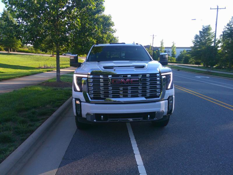 GMC Sierra 3500HD Denali Crew Cab Long Box 4WD 2025