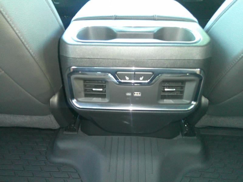 GMC Sierra 3500HD Denali Crew Cab Long Box 4WD 2025