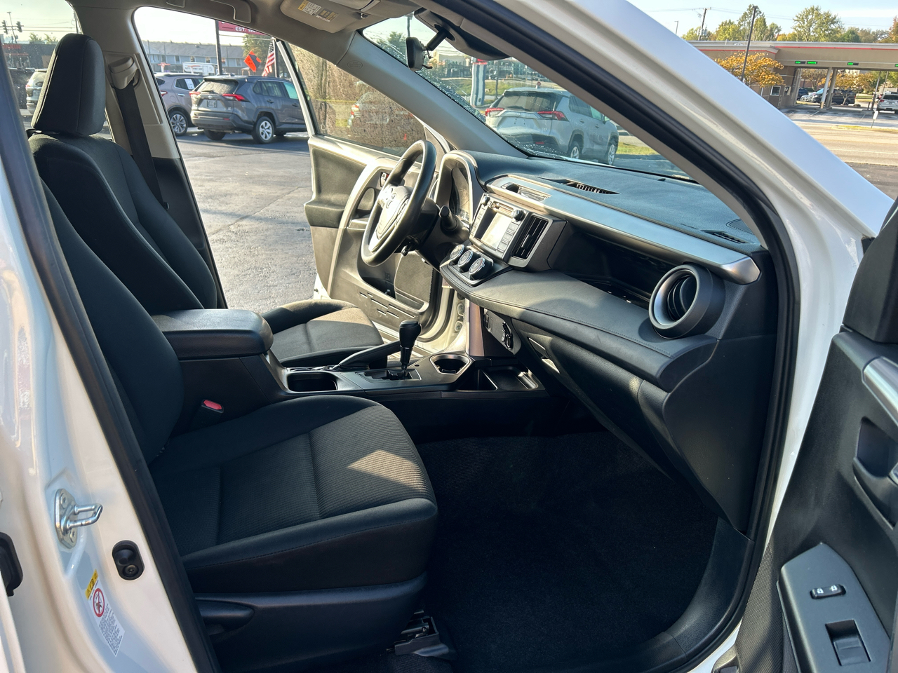 Toyota RAV4 LE FWD 2017 Toyota RAV4 LE FWD 2017