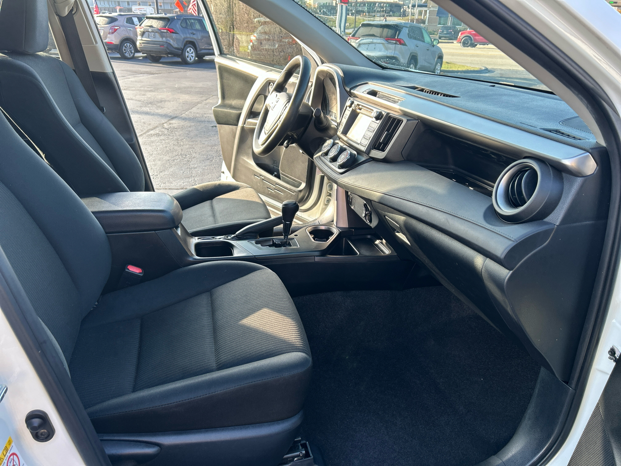 Toyota RAV4 LE FWD 2017 Toyota RAV4 LE FWD 2017