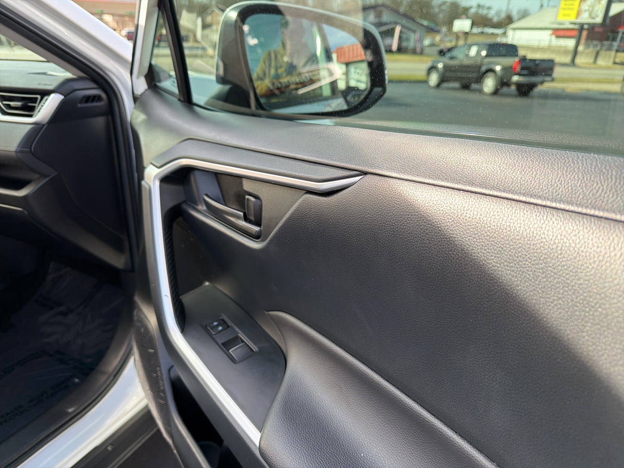 Toyota RAV4 LE AWD 2022