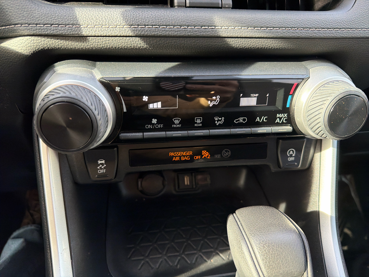 Toyota RAV4 LE AWD 2022