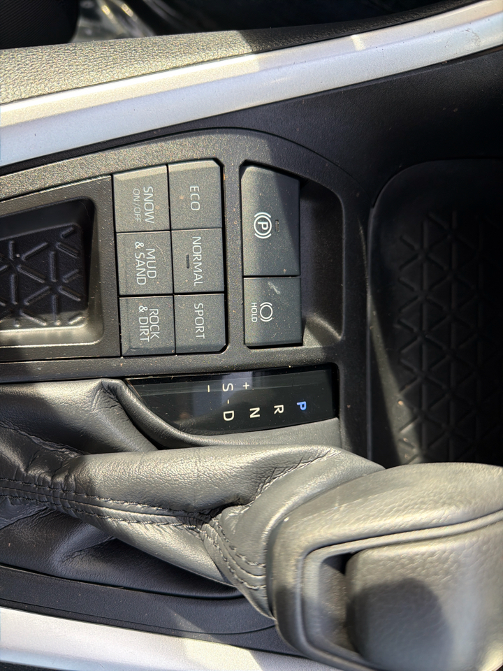 Toyota RAV4 LE AWD 2022