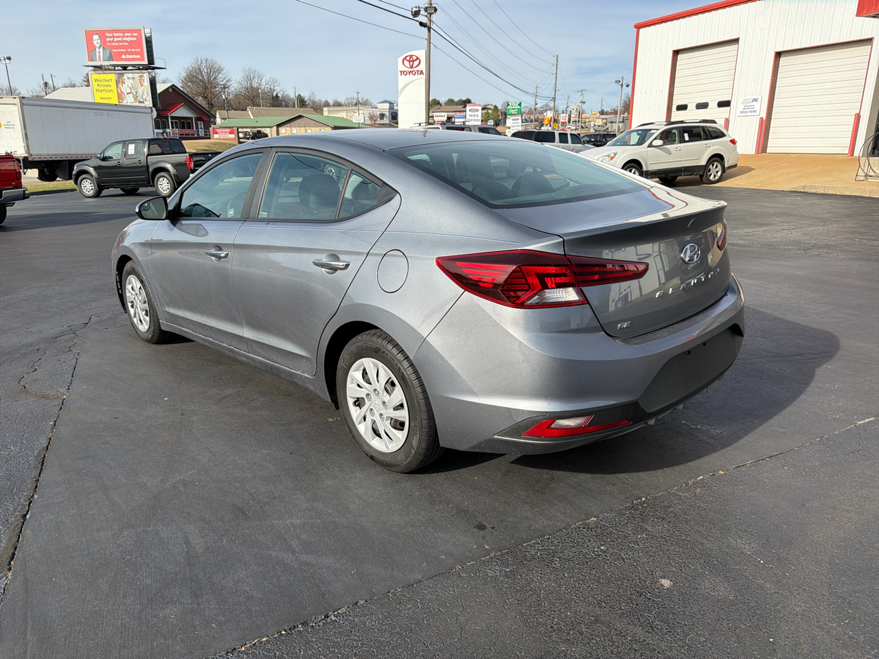 Hyundai Elantra SE 6AT 2019