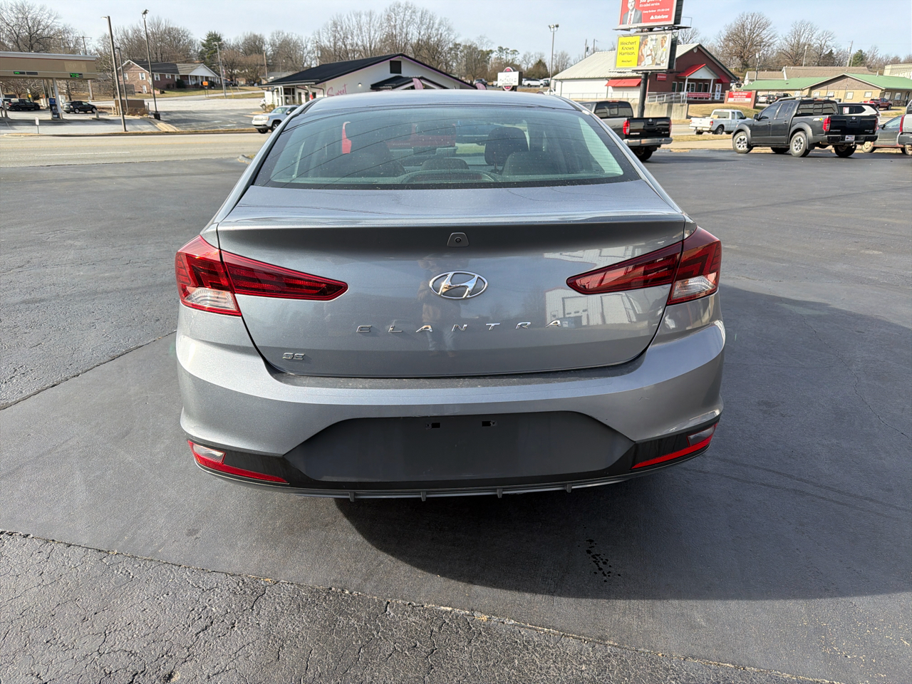 Hyundai Elantra SE 6AT 2019