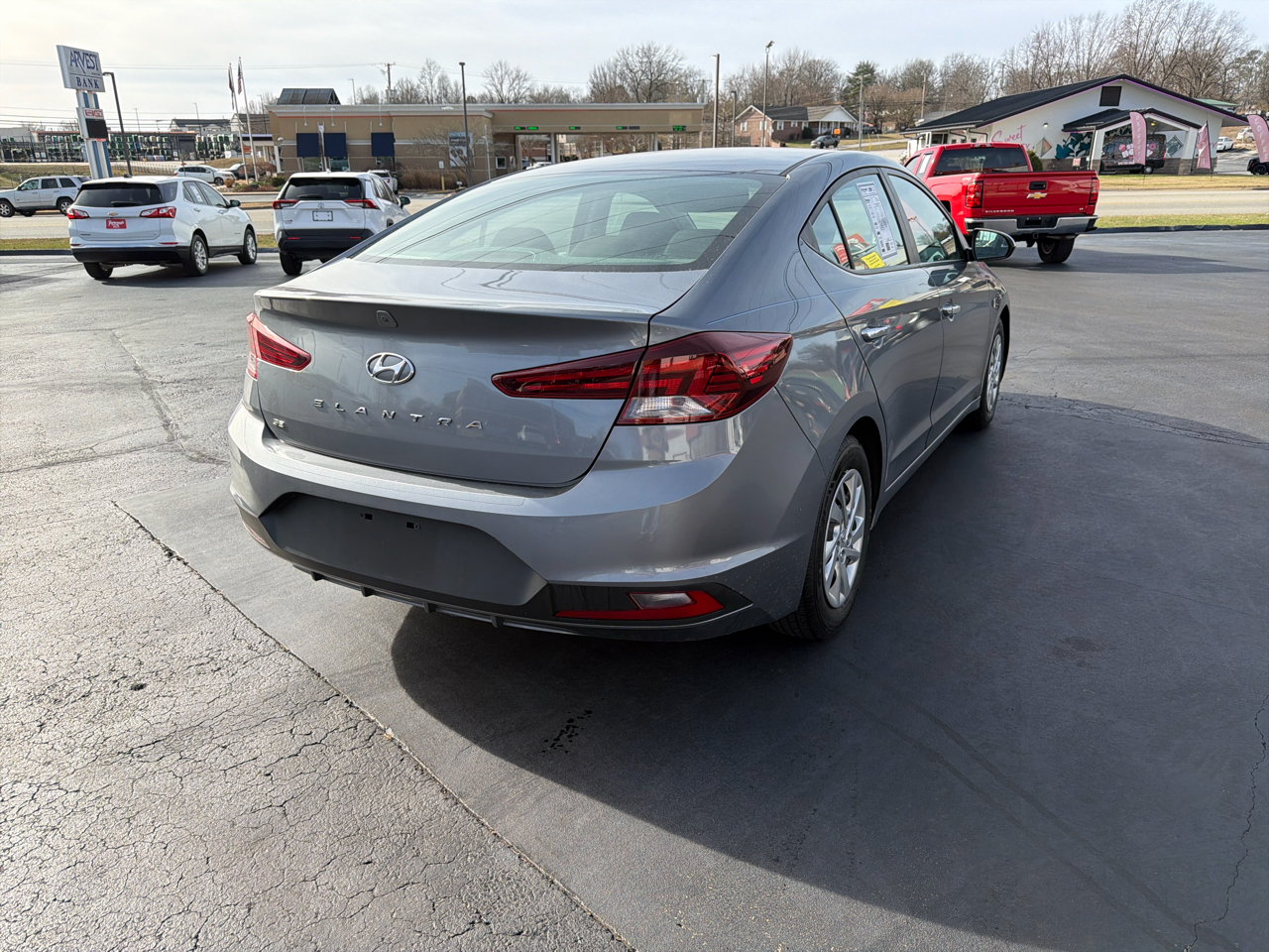 Hyundai Elantra SE 6AT 2019