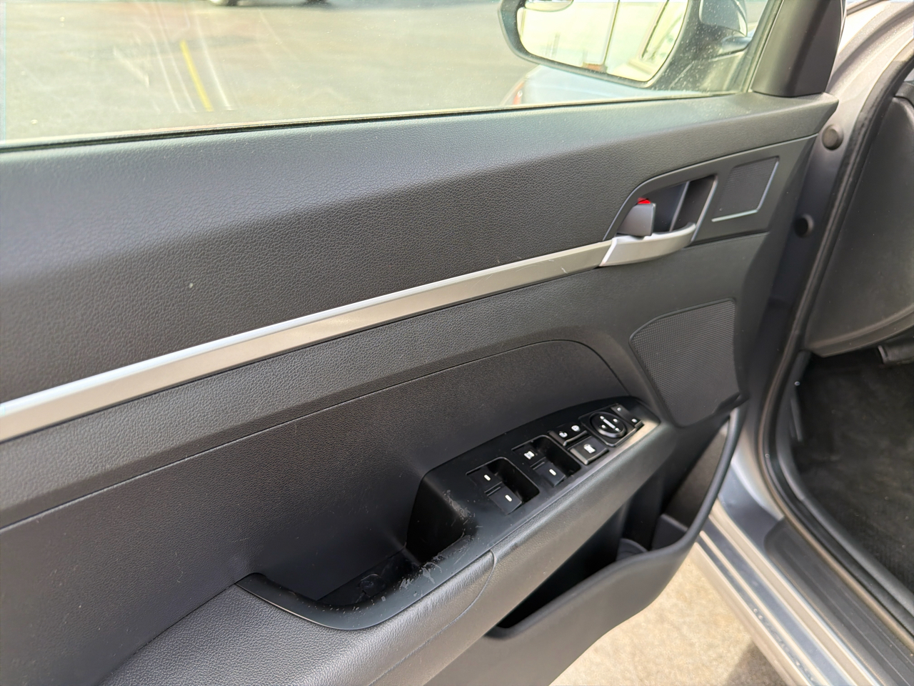 Hyundai Elantra SE 6AT 2019