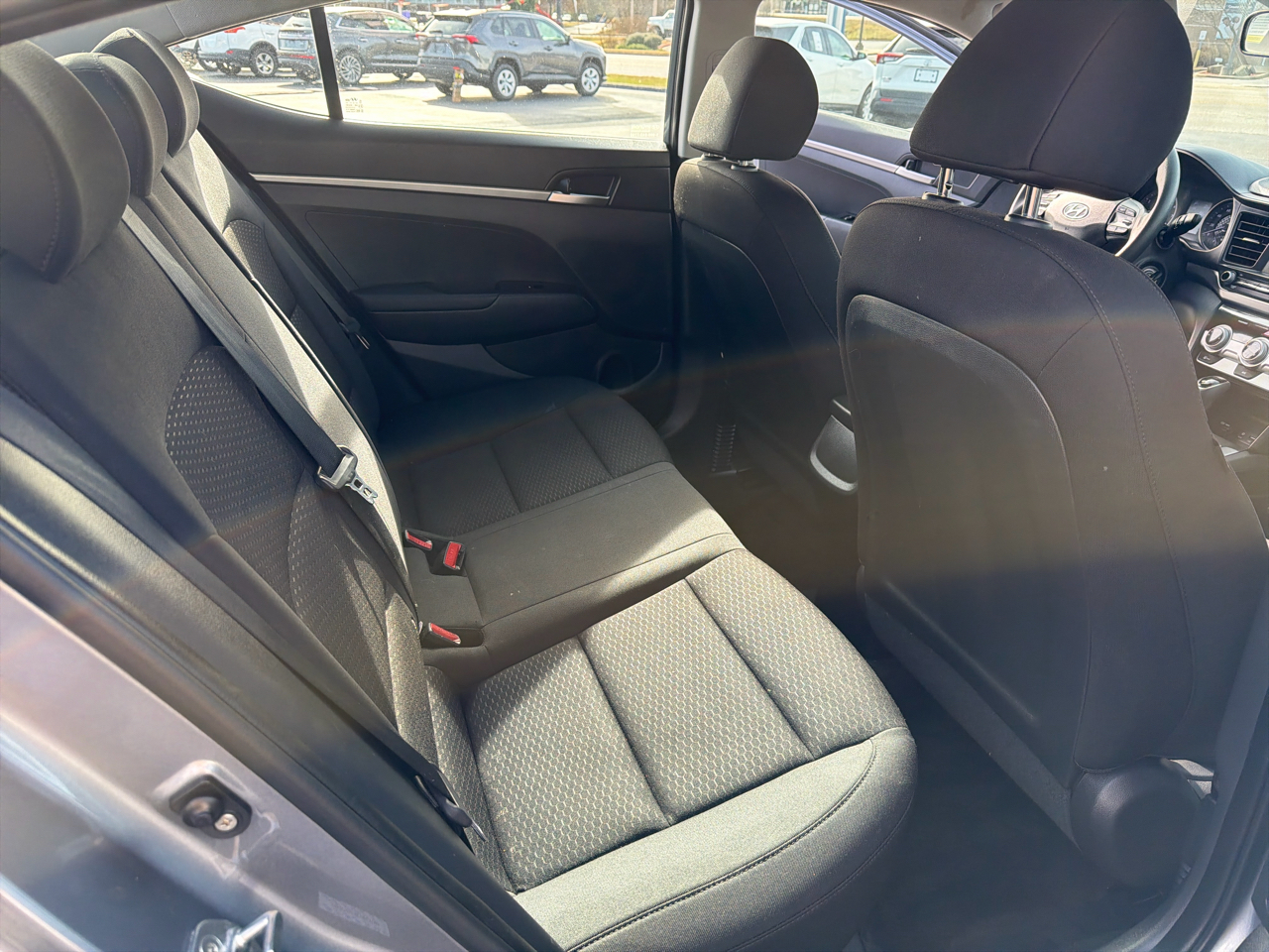 Hyundai Elantra SE 6AT 2019