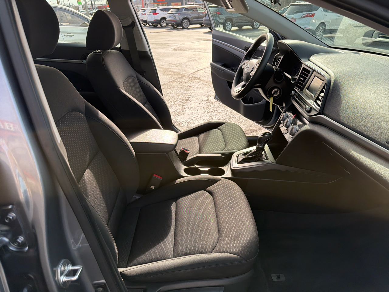 Hyundai Elantra SE 6AT 2019