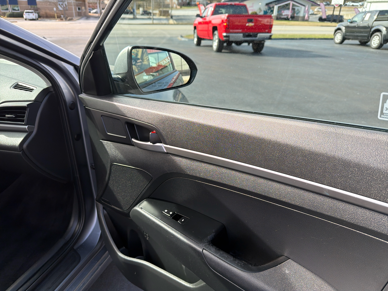 Hyundai Elantra SE 6AT 2019