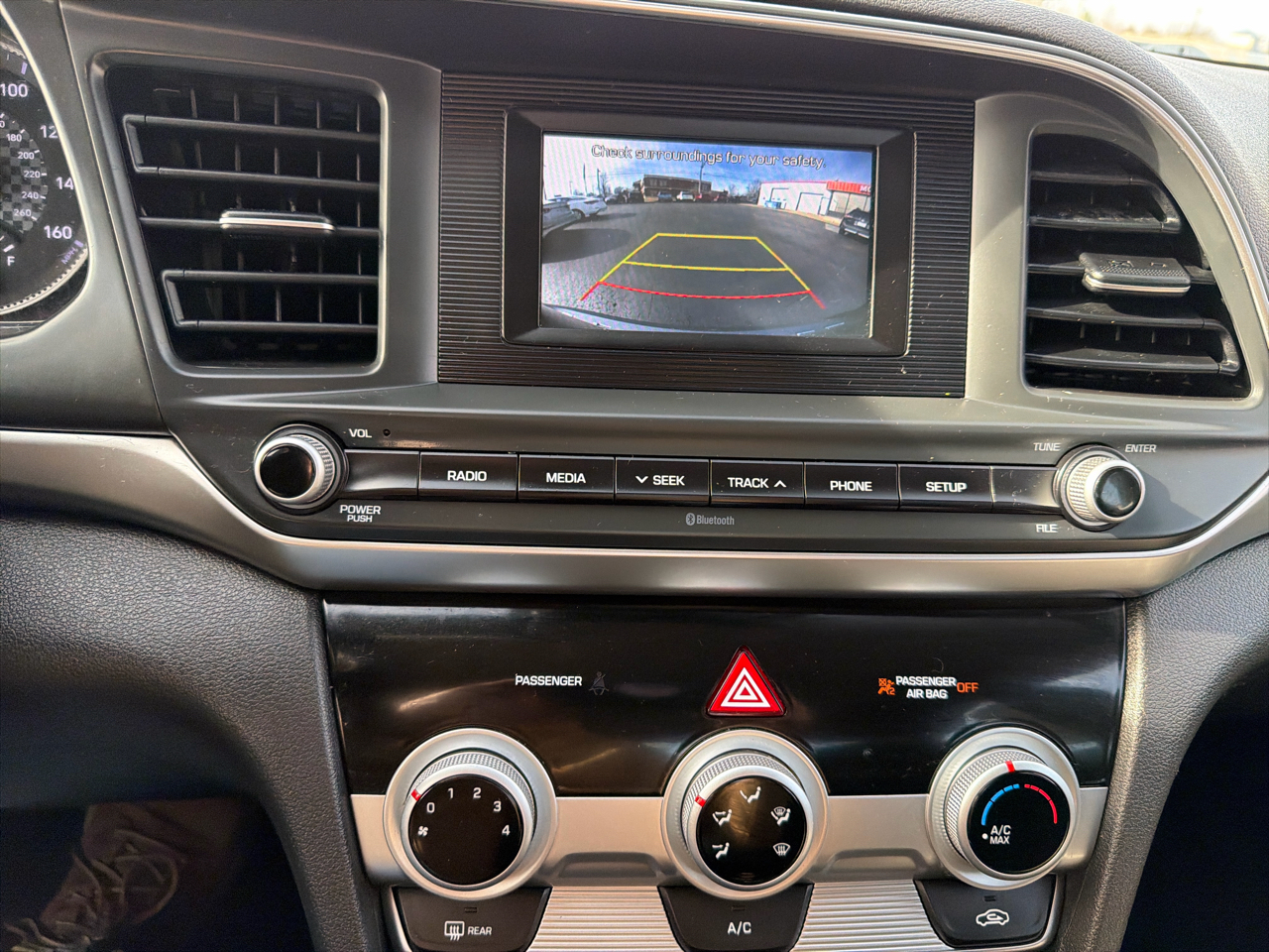 Hyundai Elantra SE 6AT 2019