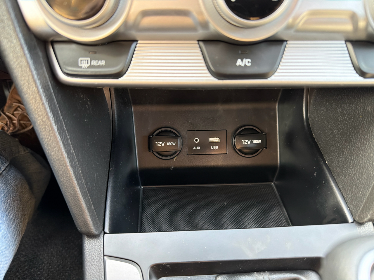 Hyundai Elantra SE 6AT 2019