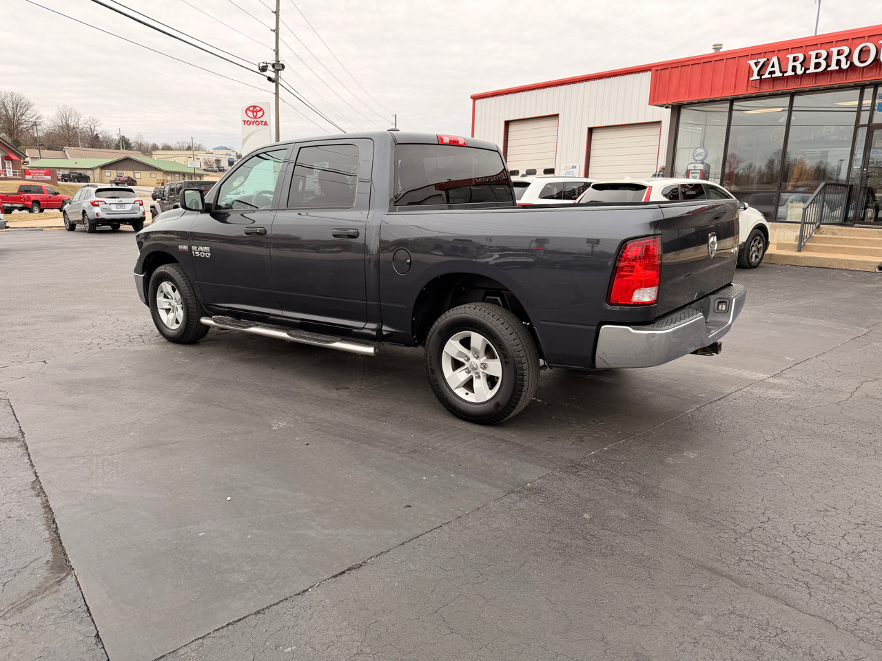 RAM 1500 Tradesman Crew Cab SWB 4WD 2017