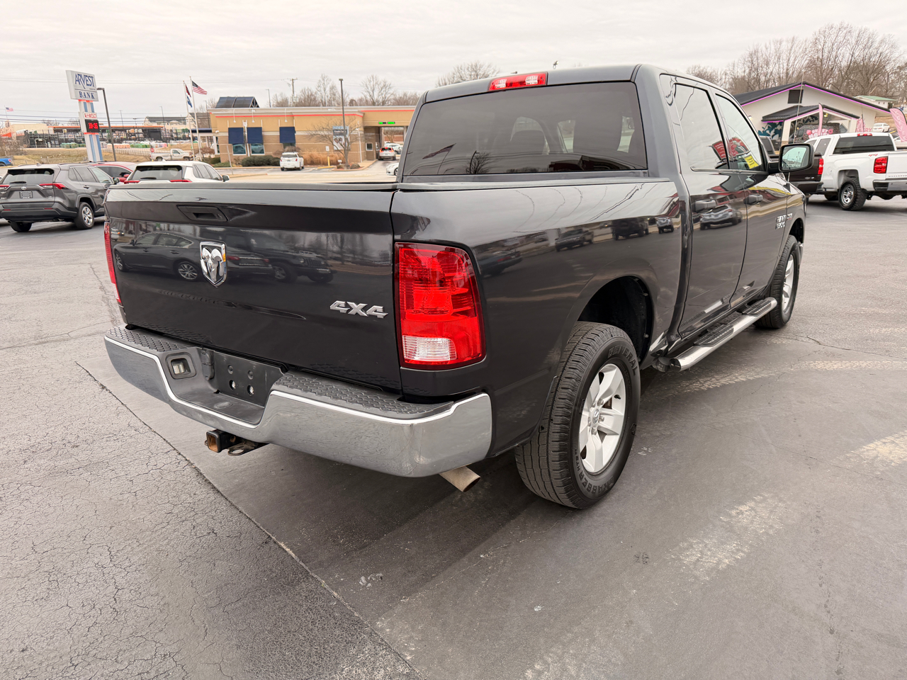 RAM 1500 Tradesman Crew Cab SWB 4WD 2017
