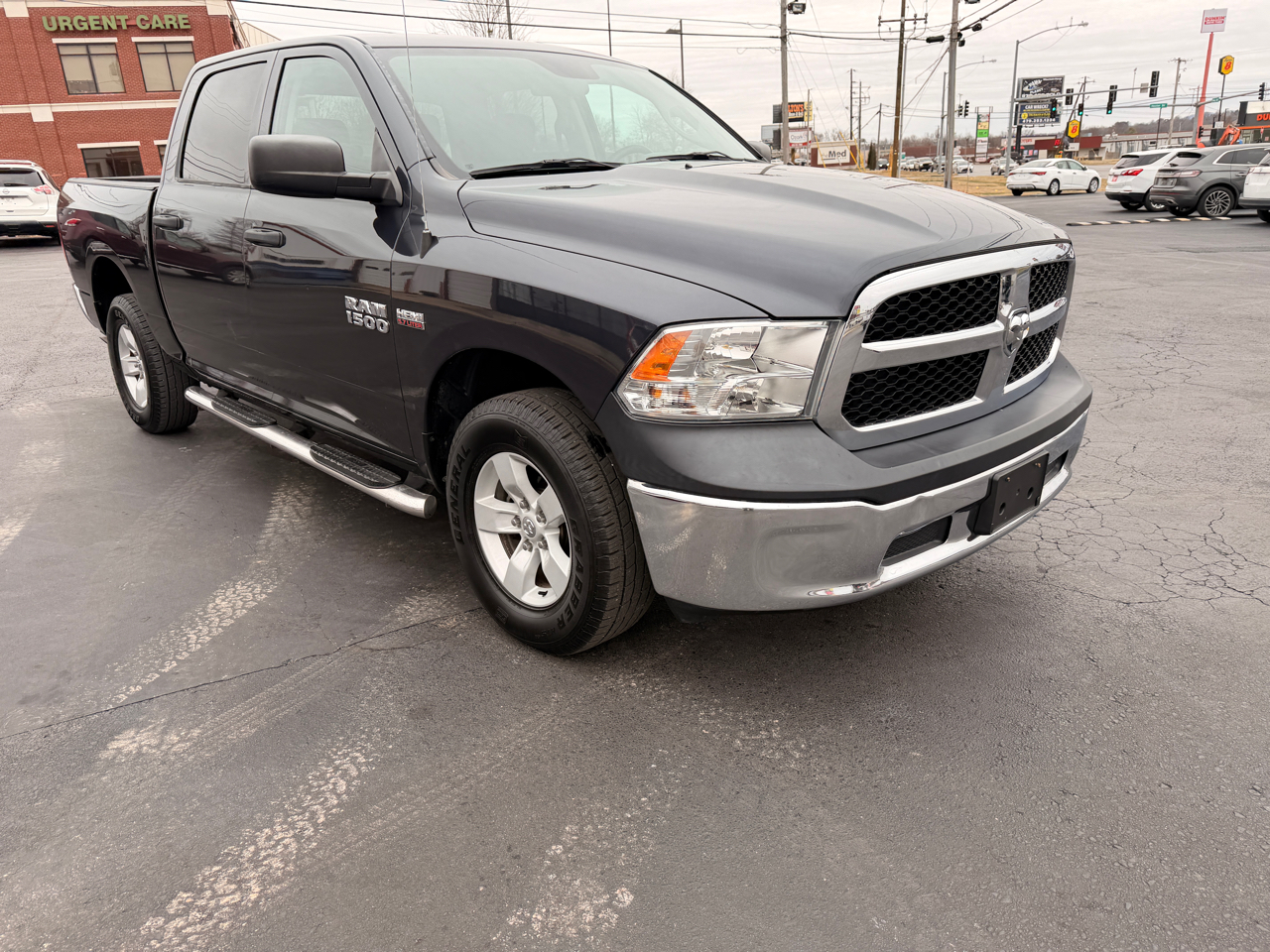 RAM 1500 Tradesman Crew Cab SWB 4WD 2017
