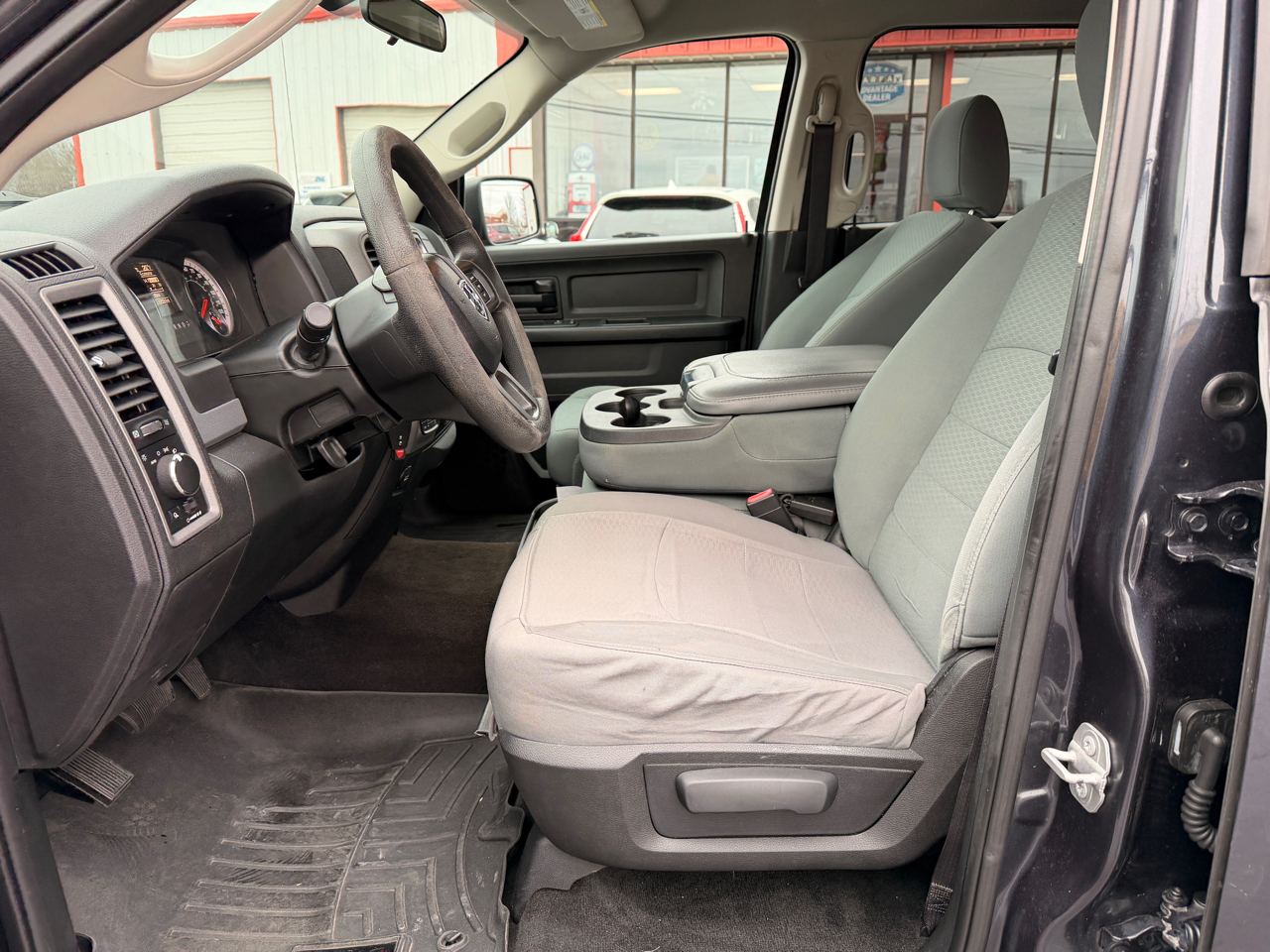 RAM 1500 Tradesman Crew Cab SWB 4WD 2017