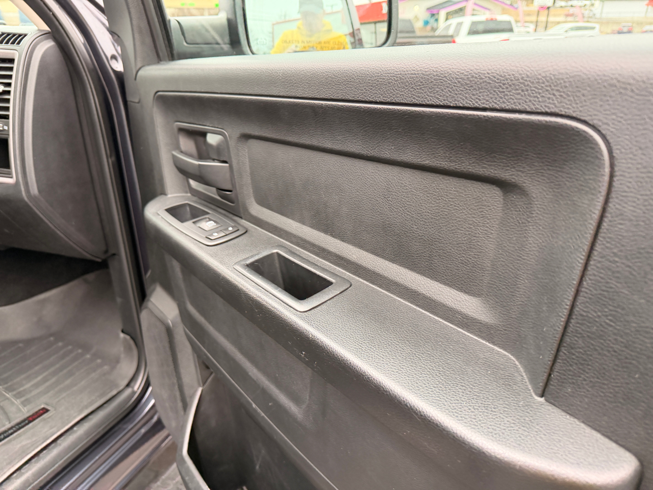 RAM 1500 Tradesman Crew Cab SWB 4WD 2017