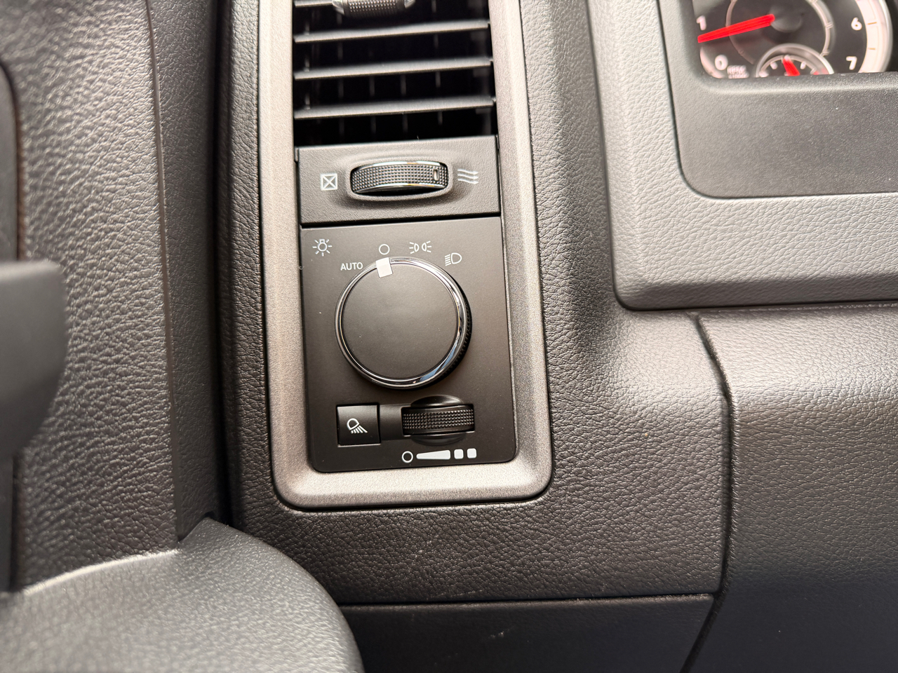 RAM 1500 Tradesman Crew Cab SWB 4WD 2017