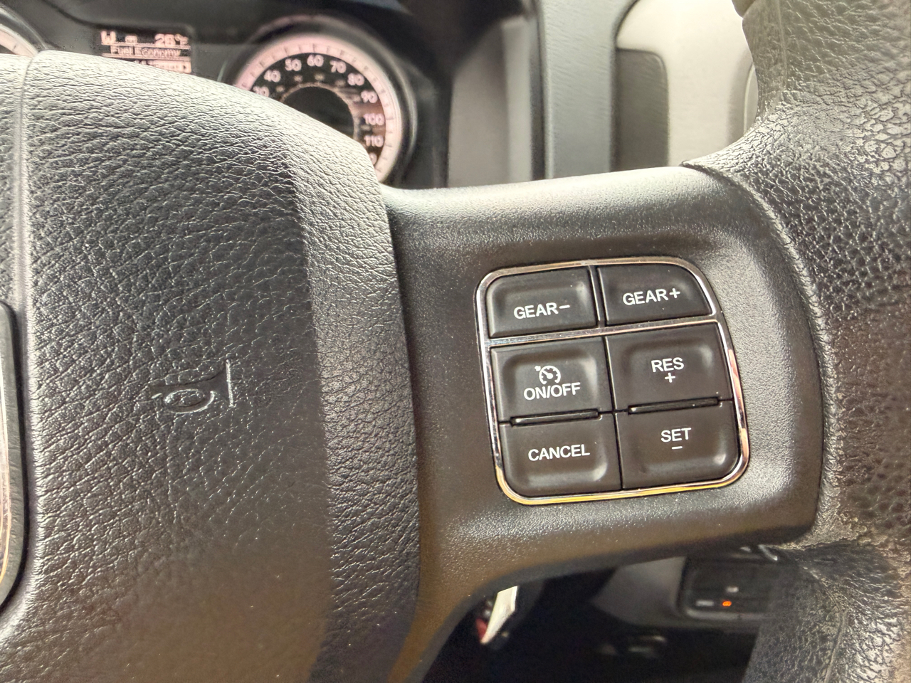 RAM 1500 Tradesman Crew Cab SWB 4WD 2017