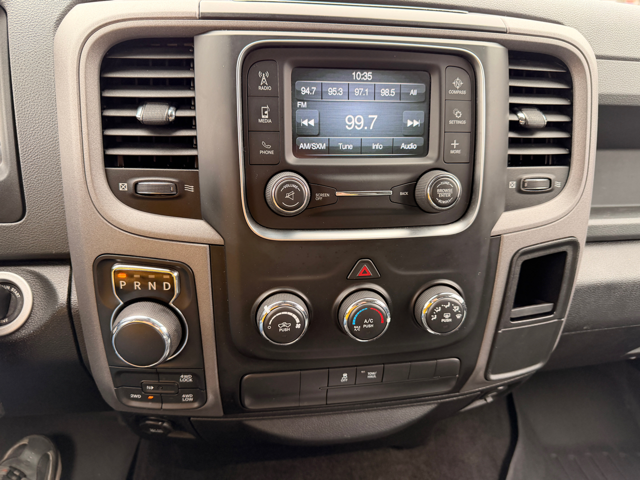 RAM 1500 Tradesman Crew Cab SWB 4WD 2017