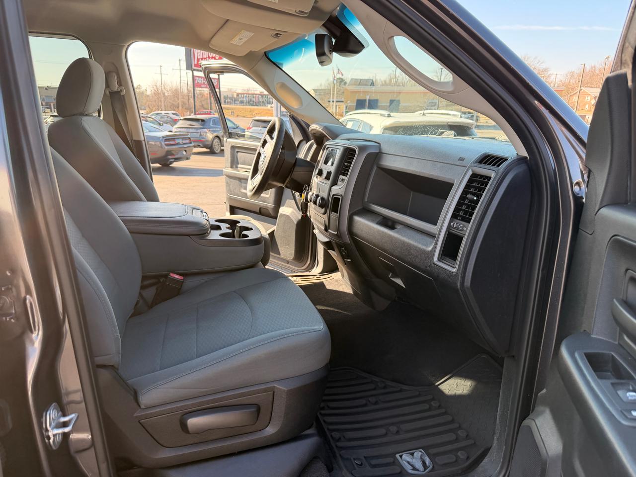 RAM 1500 Tradesman Quad Cab 4WD 2018