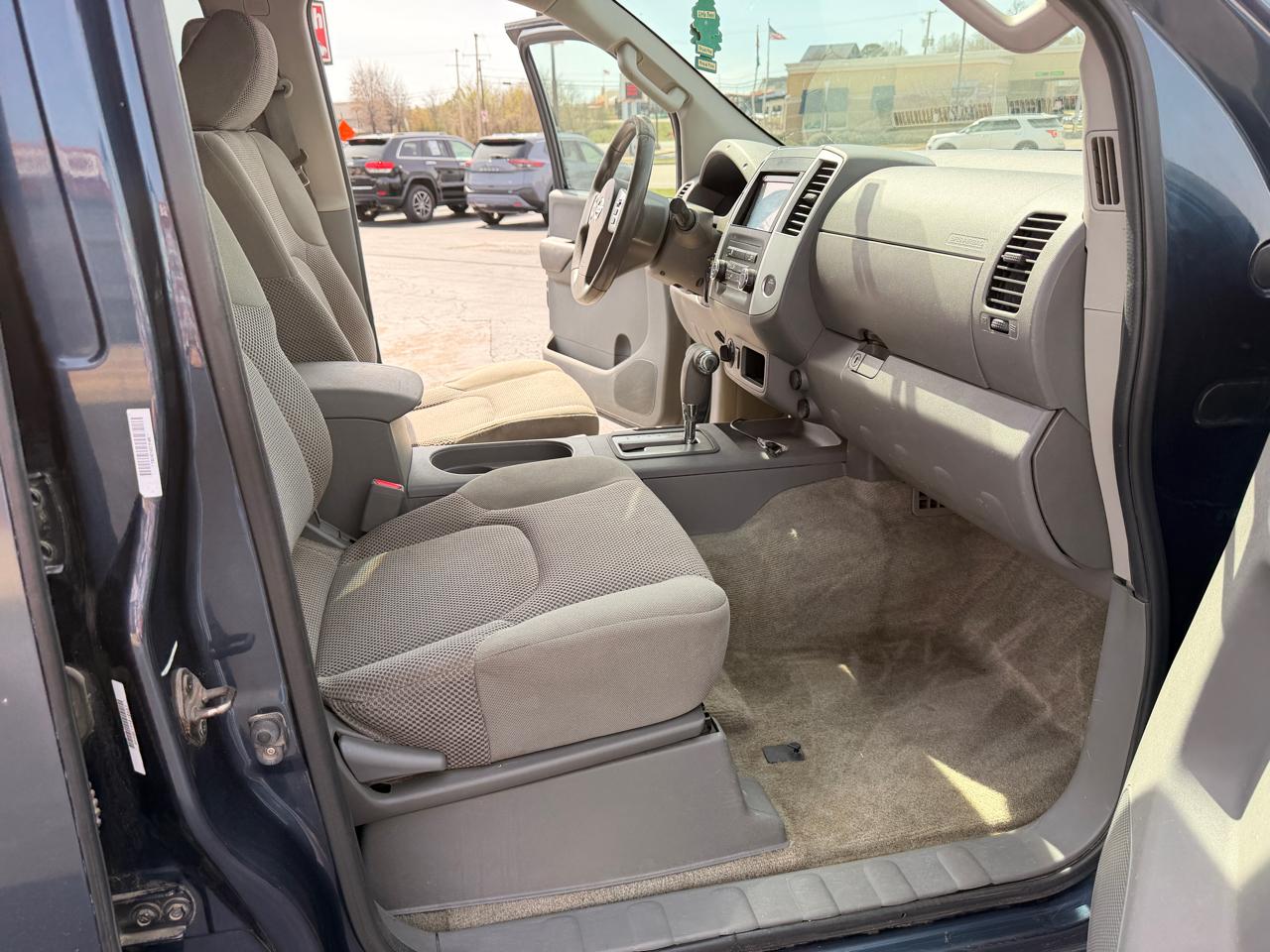 Nissan Frontier SV Crew Cab 5AT 4WD 2014