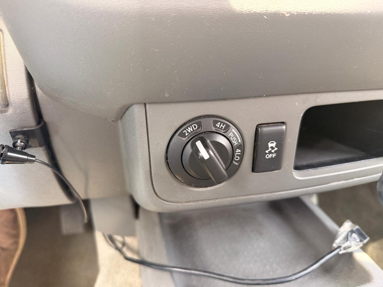 Nissan Frontier SV Crew Cab 5AT 4WD 2014