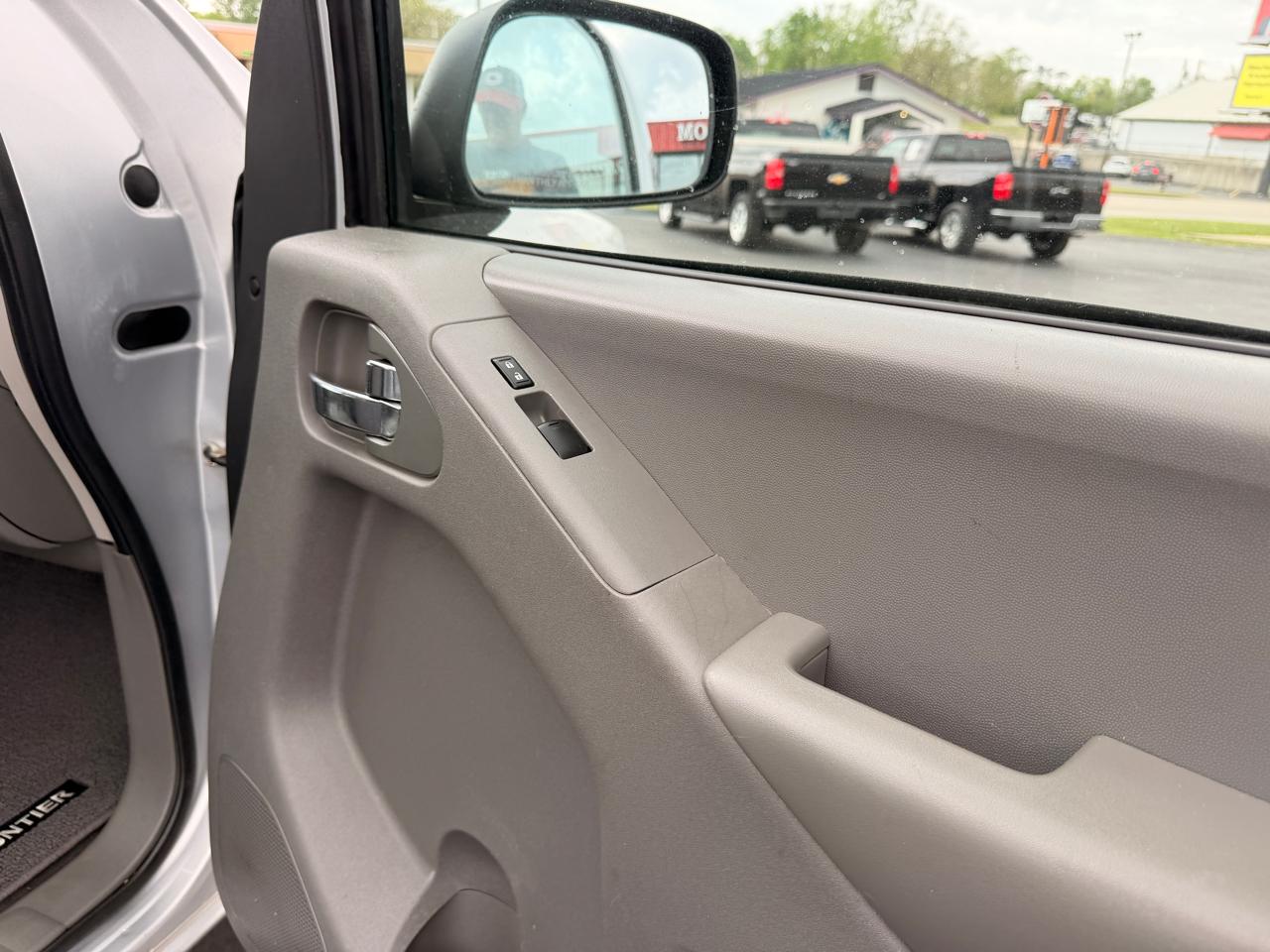 Nissan Frontier SV Crew Cab 4WD 2019