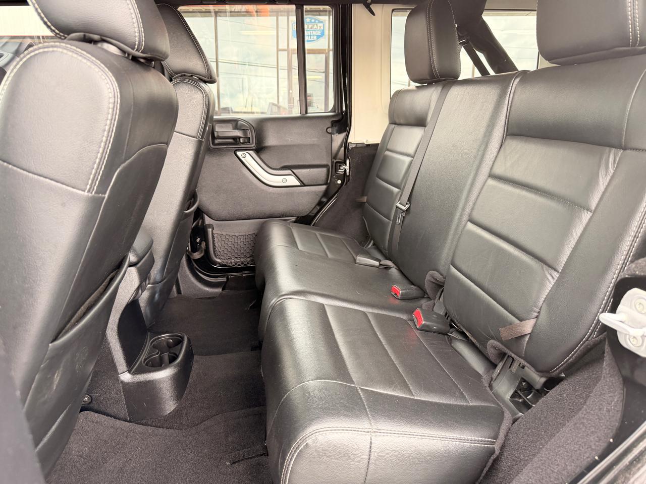 Jeep Wrangler Unlimited Sahara 4WD 2012