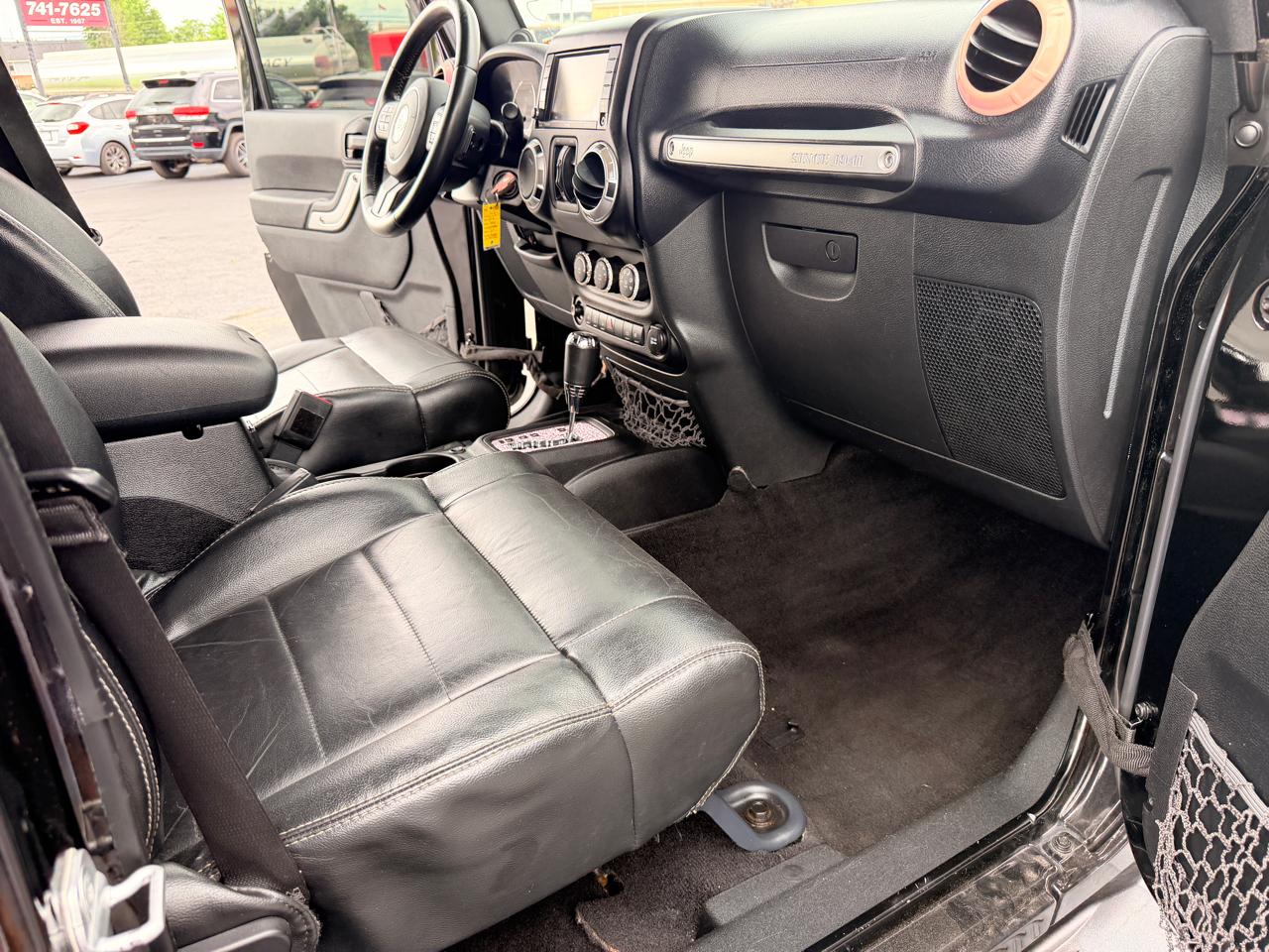 Jeep Wrangler Unlimited Sahara 4WD 2012
