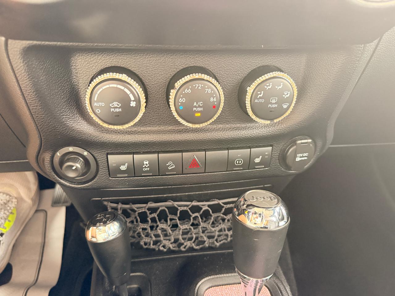 Jeep Wrangler Unlimited Sahara 4WD 2012