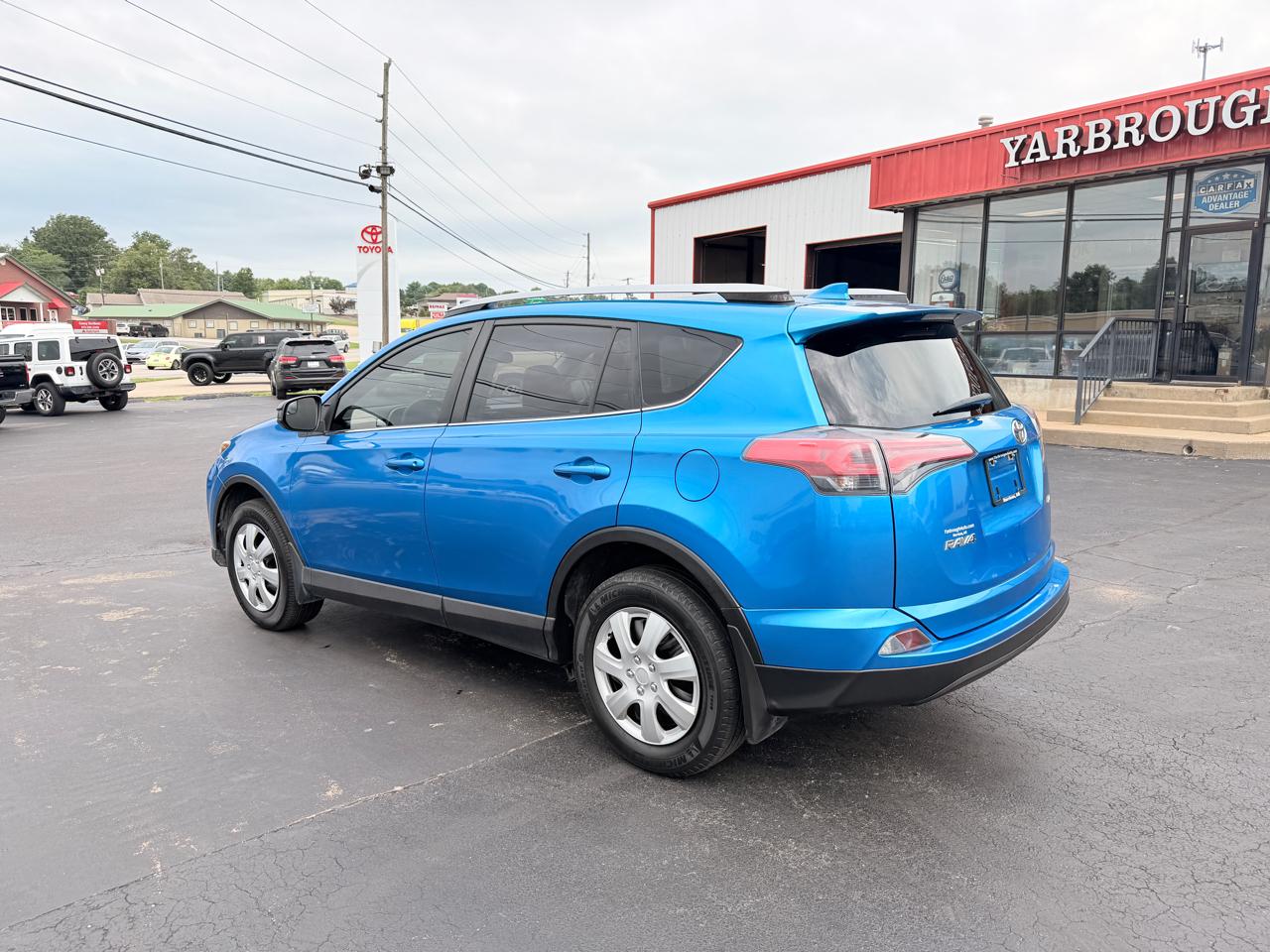 Toyota RAV4 LE FWD 2017