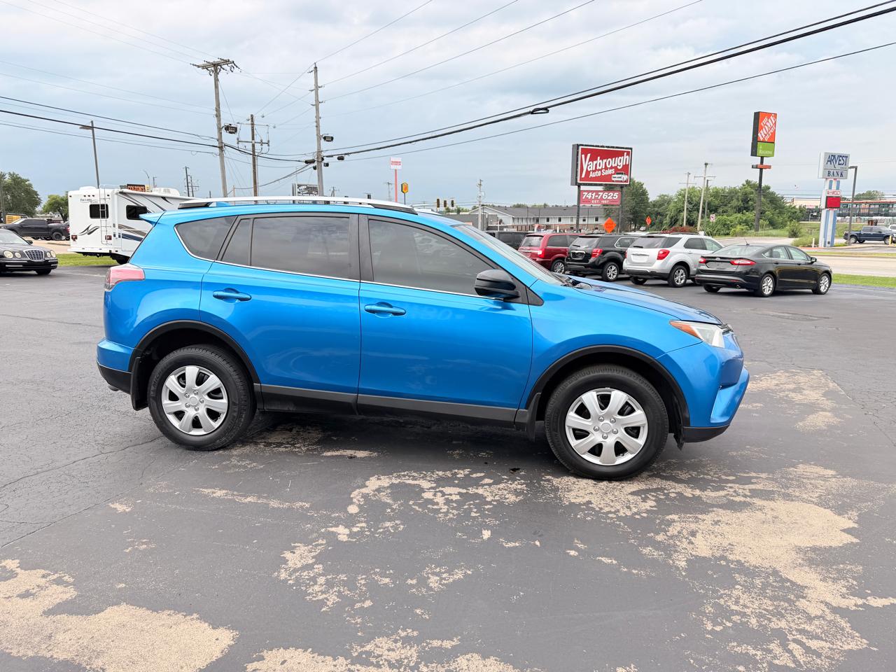 Toyota RAV4 LE FWD 2017