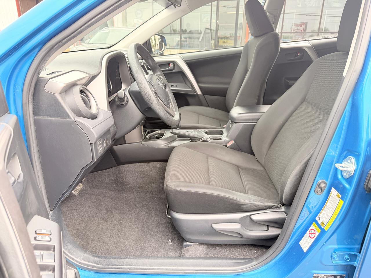 Toyota RAV4 LE FWD 2017