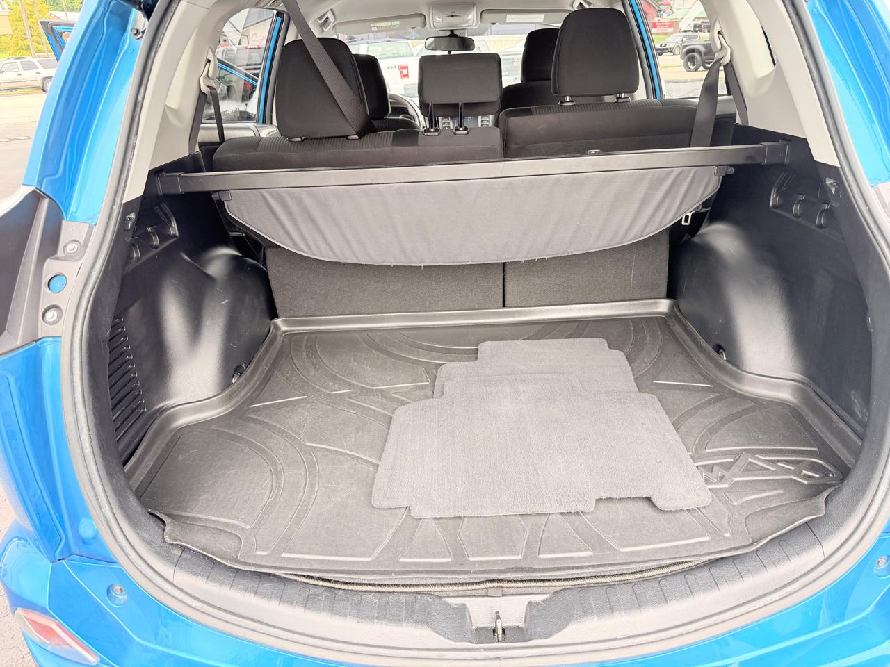 Toyota RAV4 LE FWD 2017