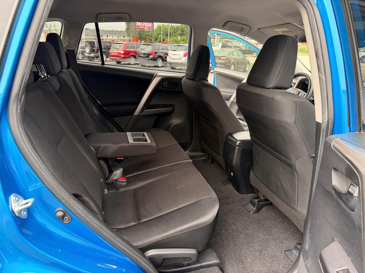 Toyota RAV4 LE FWD 2017