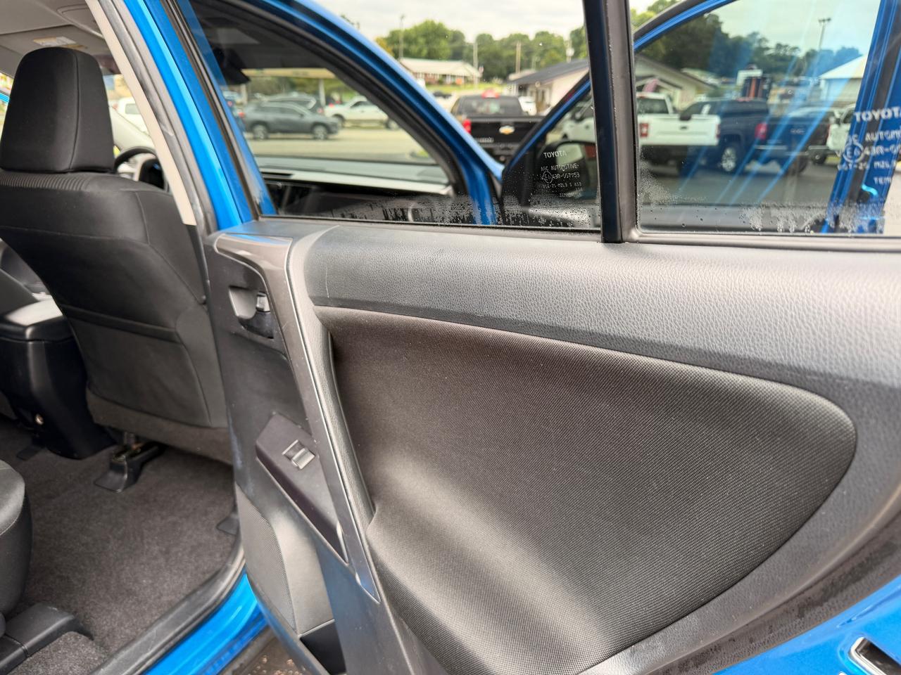Toyota RAV4 LE FWD 2017