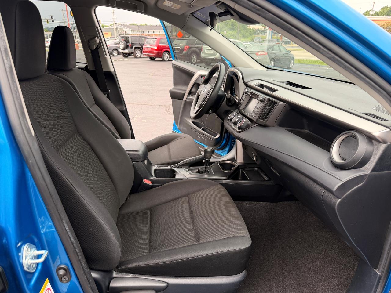 Toyota RAV4 LE FWD 2017