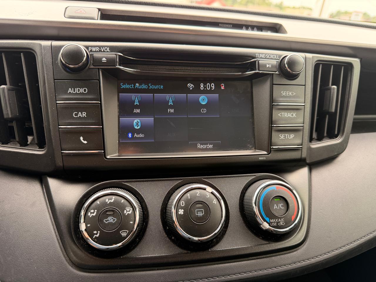Toyota RAV4 LE FWD 2017