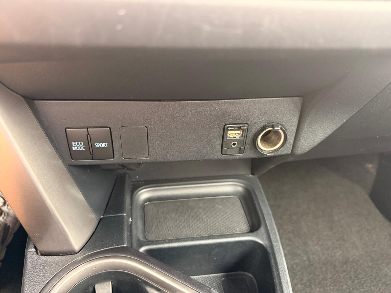 Toyota RAV4 LE FWD 2017