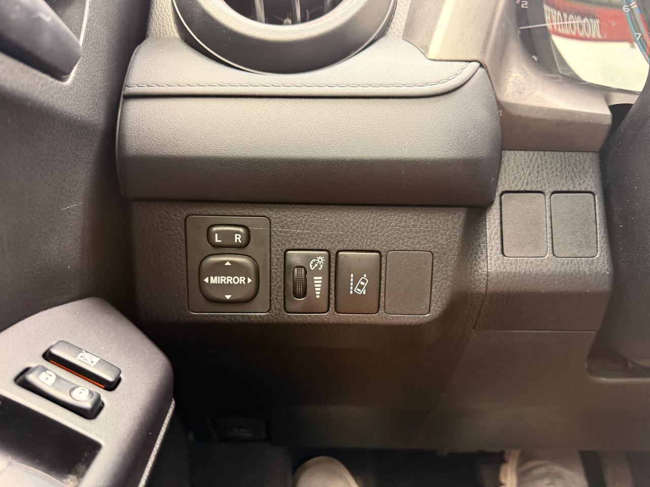 Toyota RAV4 LE FWD 2017