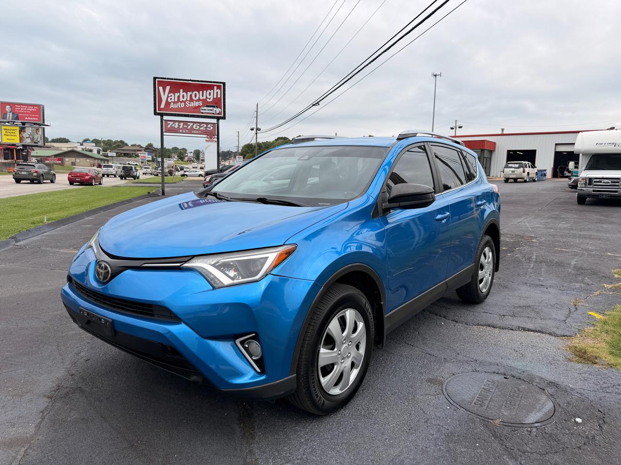 Toyota RAV4 LE FWD 2017